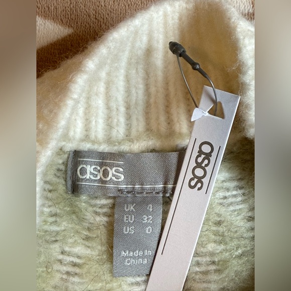 Elegant Green Women's Sweater - Picture 4 of 5